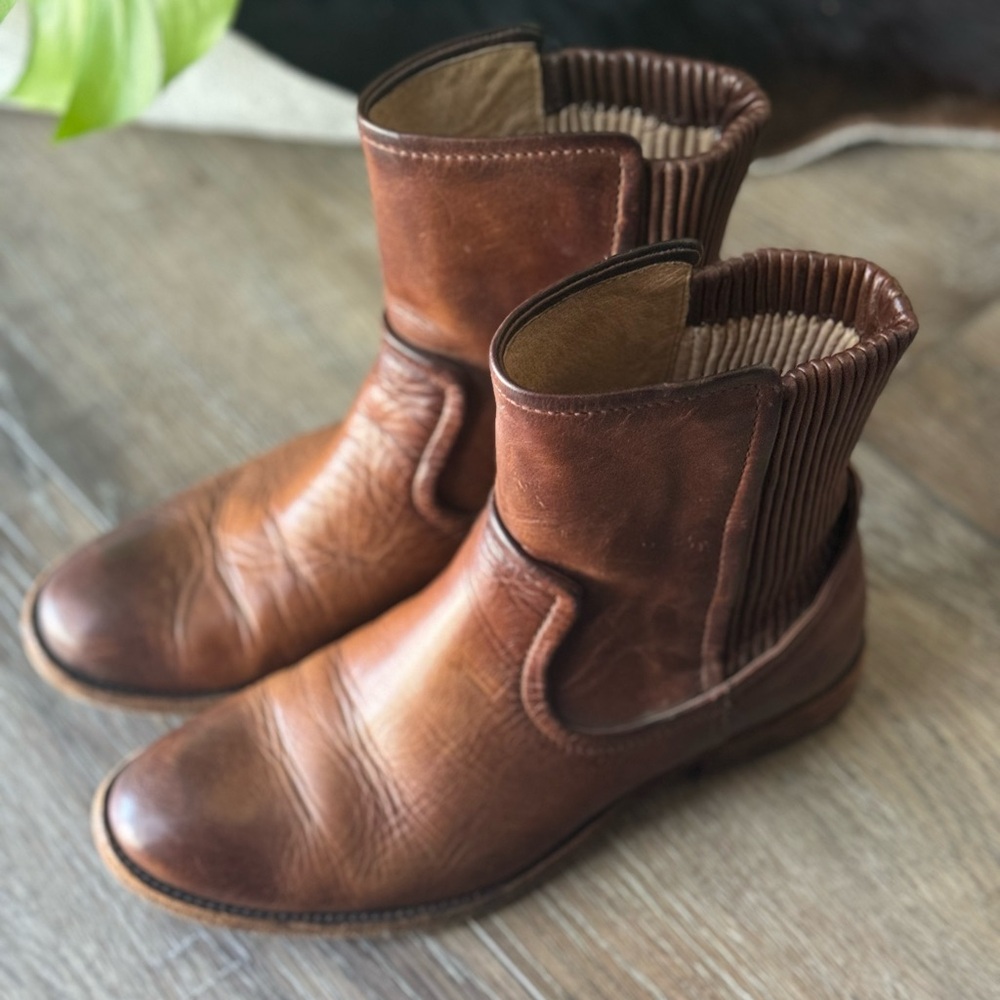 FRYE Shortie Boots